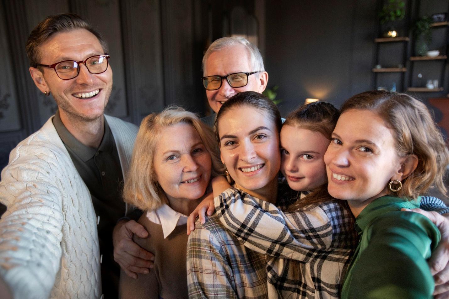 Generatiile pe Ani: Ghid Complet al Tipurilor de Generatii – de la Baby Boomers si Generatia X la Milennials, Gen Z si Generatia Beta